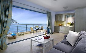 Xenia Residence&Suites